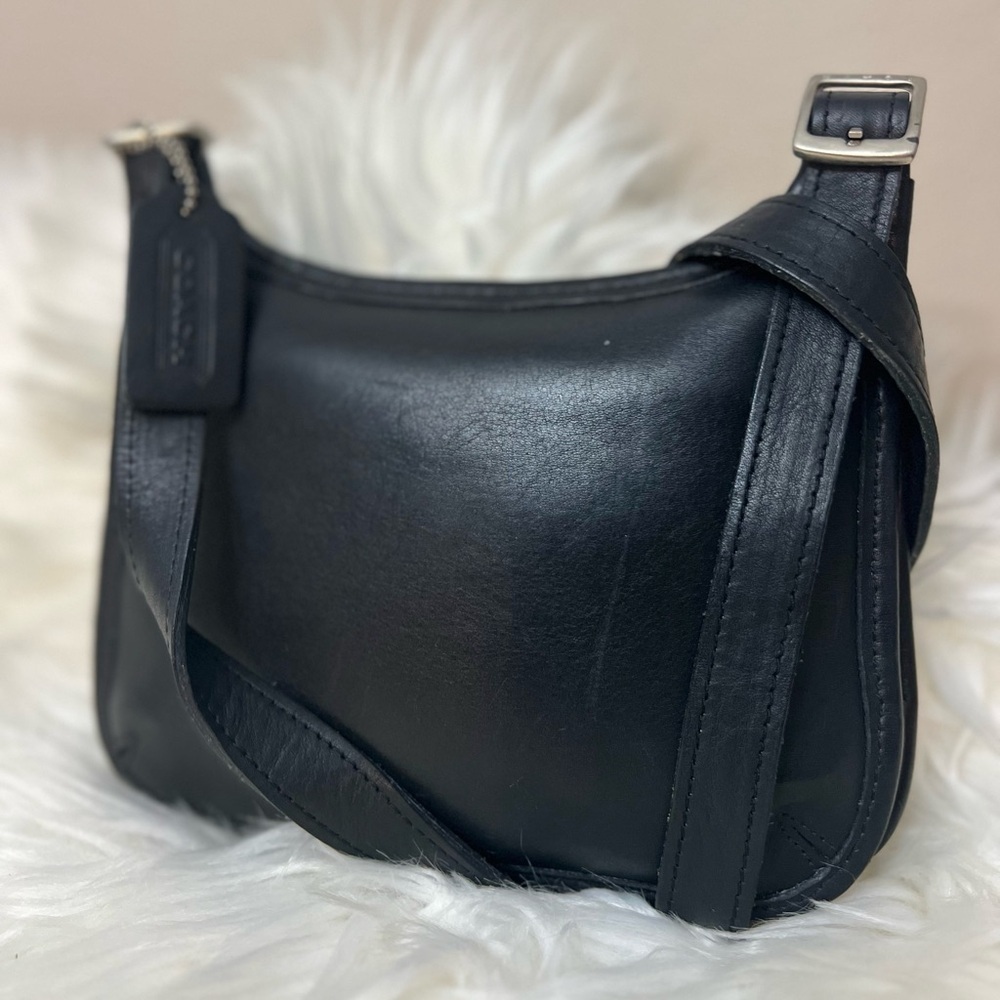 Vintage Coach #9142 Classic Black Leather Shoulder Bag - Picture 2 of 10